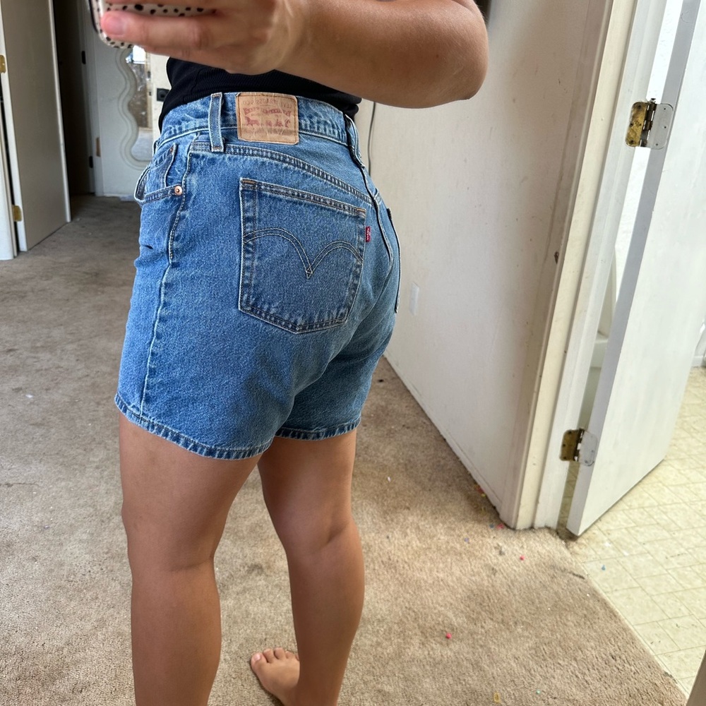 High rise mid thigh 501 Levi shorts